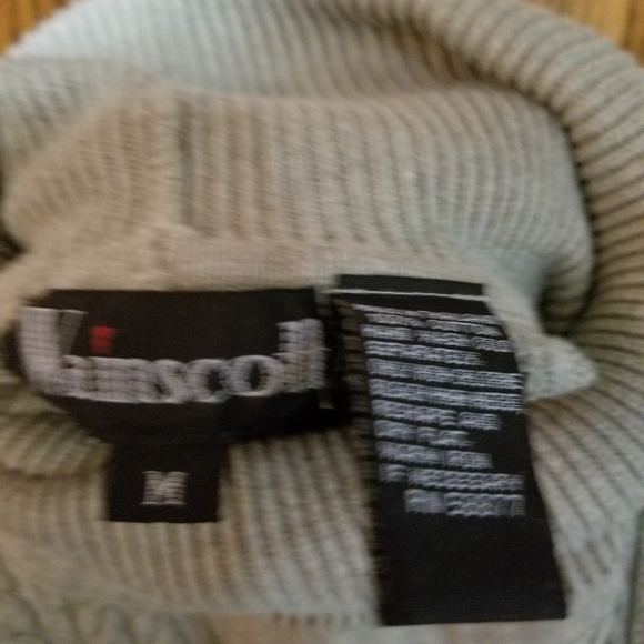 Clearance Wainscott brand sweater size medium - Picture 2 of 2